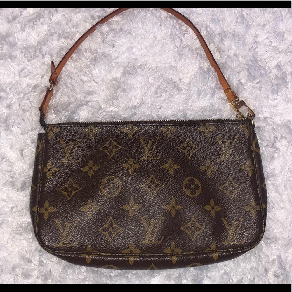 Authentic Louis Vuitton Pouchette
